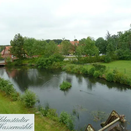 Muehlenteich In Der Oldenstaedter Wassermuehle Uelzen Exterior photo