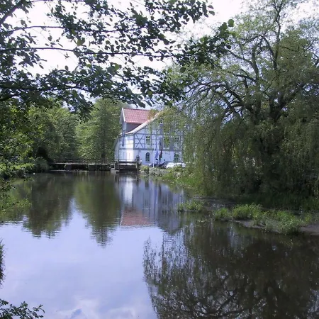 Muehlenteich In Der Oldenstaedter Wassermuehle Uelzen Exterior photo